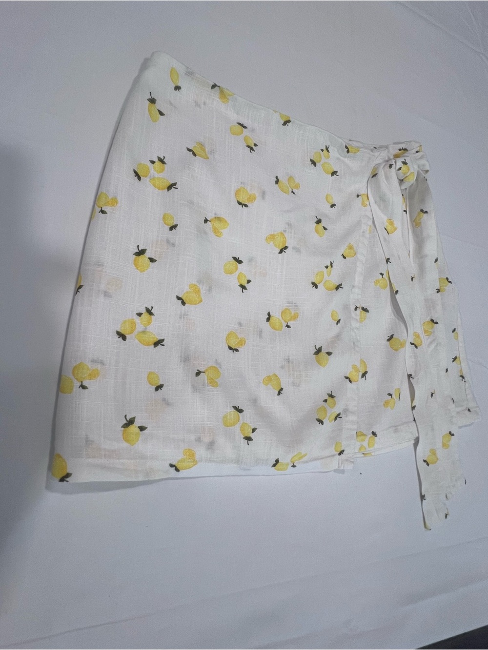 Forever 21 White Skirt with Yellow Lemon Motif